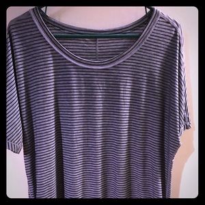 - 2 for $35 🍀 Lucy large ladies top